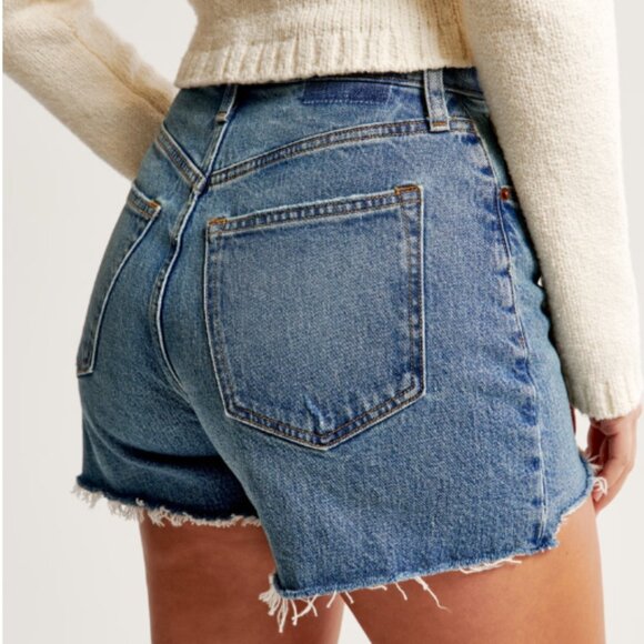 NWT Abercrombie Curve Love High Rise 4" Mom Short Size 32" - Picture 2 of 3